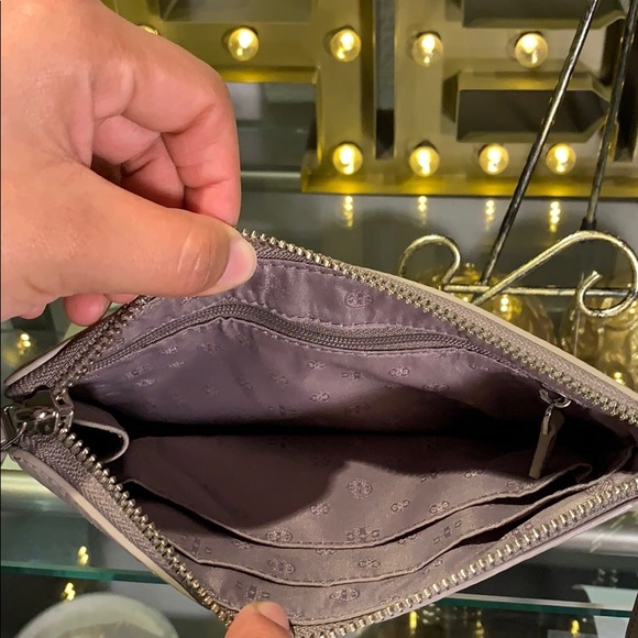 Tory Burch Britten Large ZIP Pouch/wristlet - Picture 5 of 9